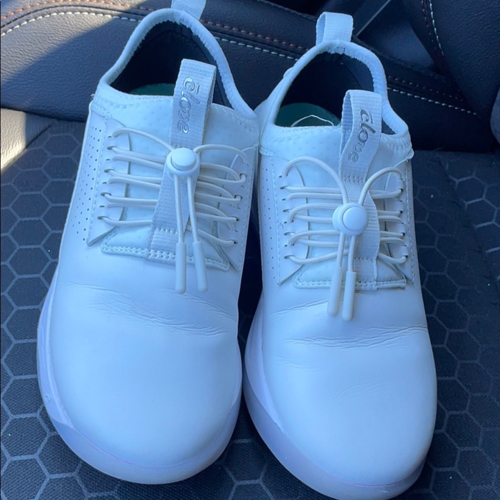 Clove Sneakers